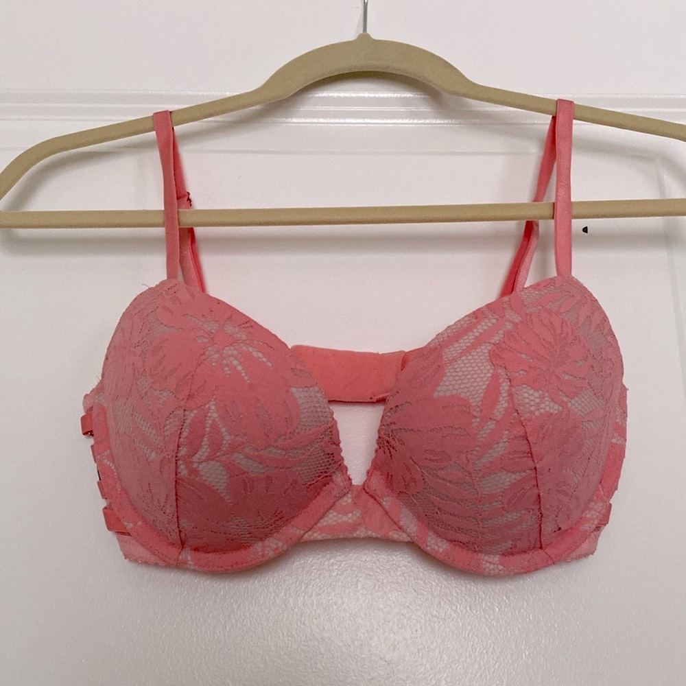 Victoria’s Secret Lace Push Up Bra - Size 32DD